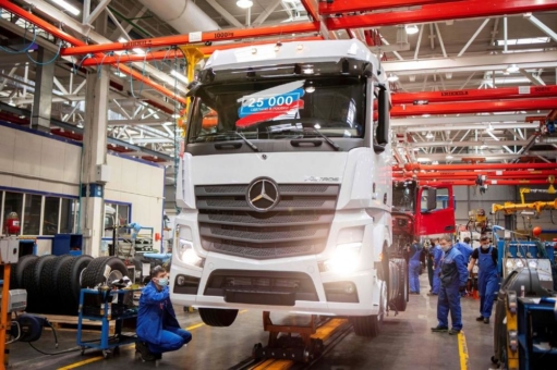 25.000 Lkw-Bausätze aus dem Mercedes-Benz Werk Wörth: Daimler Kamaz RUS feiert Produktionsmeilenstein