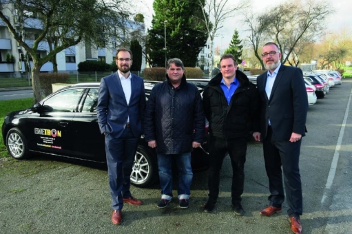 SME-Geschäft nimmt Fahrt auf: LeasePlan übergibt 16 Fahrzeuge an Emetron GmbH