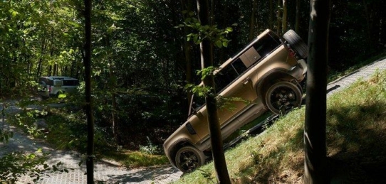 Offroad und Abenteuer in neuer Dimension: Land Rover eröffnet das neue Land Rover Experience Center 2.0 in Wülfrath