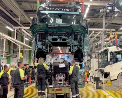 Durchbruch: Volvo Trucks startet Serienproduktion schwerer Elektro-Lkw