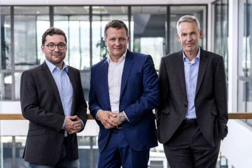 Thomas Speidel, Dr. Thorsten Ochs, beide ADS-TEC Energy, und Stefan Reichert, Fraunhofer ISE, sind als Team nominiert für den Deutschen Zukunftspreis 2022