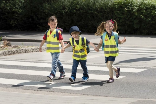A.T.U vergibt kostenlose Warnwesten an Kindergärten