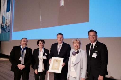Professor Dr. Tillmann Loch mit dem Felix Martin Oberländer Preis geehrt