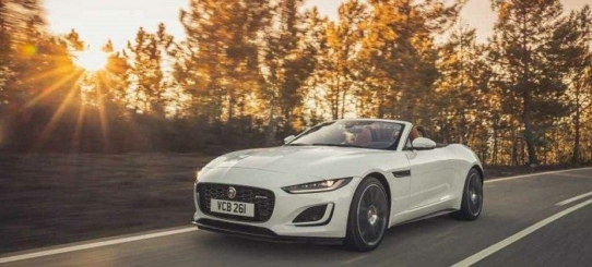 Jaguar F-TYPE R Cabrio gewinnt zum vierten Mal seine Klasse bei den Sport Auto Awards