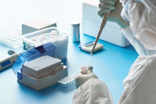 Größtes COVID-19-Labor Europas jetzt auch auf der Jagd nach Omikron: Laborsoftware von CliniSys | MIPS macht Rekordzahl an PCR-Tests möglich.