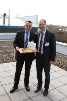 apt Group hat die von der SMS group gelieferte 27-MN-Aluminium-Strangpresse in Monheim eingeweiht