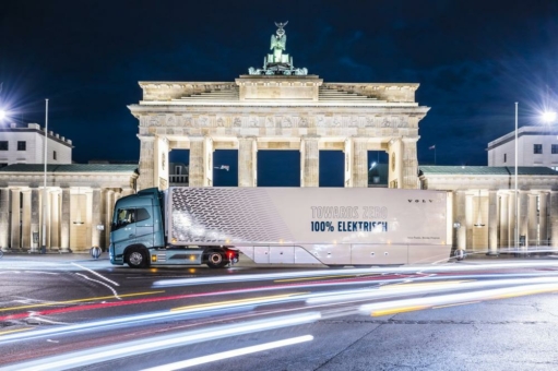 Rein elektrisch von München nach Berlin: Volvo Trucks beweist die Langstreckentauglichkeit seiner schweren E-Lkw