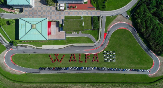 Alfa Romeo feiert seinen 111. Geburtstag zusammen mit den Fans