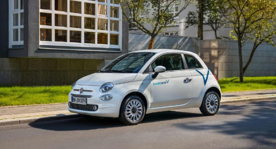 Carsharing-Anbieter SHARE NOW nimmt Fiat 500 in seine Flotte auf