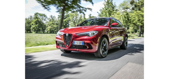Alfa Romeo Stelvio Quadrifoglio als "SUV of the Year" ausgezeichnet