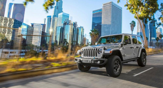 Neuer Jeep® Wrangler 4xe erweitert elektrifizierte Modellpalette von Jeep