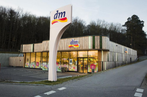 dm-drogerie markt arbeitet mit noventum HR-Analytics