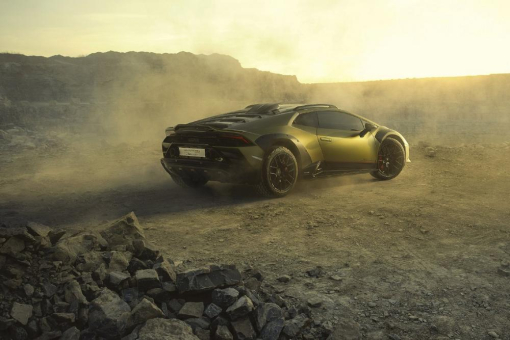 Bridgestone entwickelt gemeinsam mit Lamborghini den weltweit ersten Supercar Run-Flat-Geländereifen für den Huracán Sterrato