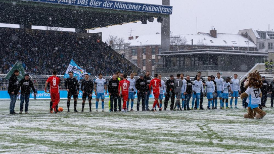 Gegen Fahrermangel: MAN und BGL schicken Brummi-Fahrer als Einlauf-Eskorte zum TSV 1860 Spiel