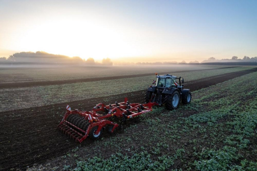 Familienbetrieb Brüning setzt auf Bridgestone VT-Tractor Premium-Landwirtschaftsreifen mit VF-Technologie in spezieller Konfiguration