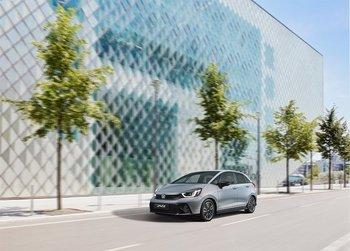 Honda Jazz mit optimiertem Hybridsystem und als Sportversion