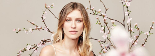 Neuer Filmbildner für ein dauerhaftes und natürliches Make-up