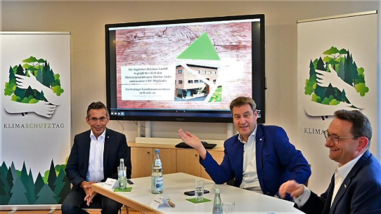 „Holz ist die Zukunft!“ Söder will dem Bauen mit Holz aus Klimaschutzgründen Priorität einräumen