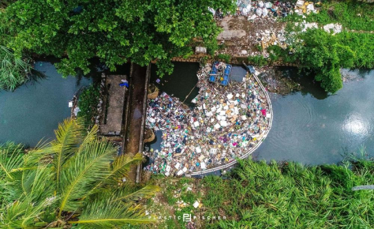 10.000 Kilogramm Plastikmüll sammeln: igus unterstützt Initiative von Plastic Fischer