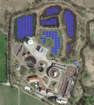 Grüner Strom für das Klärwerk in Eching am Ammersee: SINN Power GmbH baut schwimmende Photovoltaikanlage auf Schönungsteichen - Novum