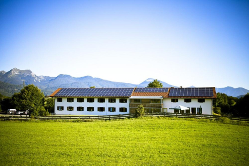 Die Jugendherbergen in Bayern und Gorfion Green Energy starten Solaroffensive