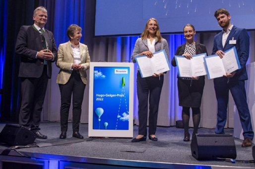 Mikropumpen, Quantensensorik und neue Laserquelle – Freistaat Bayern und Fraunhofer ehren Forschungsnachwuchs für herausragende Promotionen