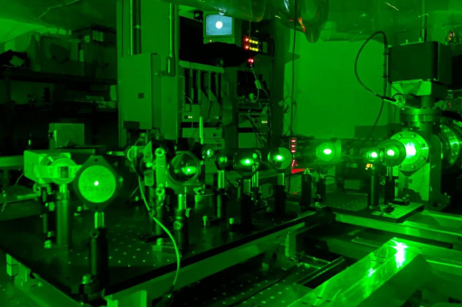 FEL-Lasing erstmals unter 170 Nanometer mit Optiken vom LZH