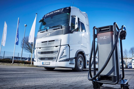 Volvo Trucks hat über 4300 Elektro-Lkw an Kunden weltweit verkauft