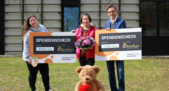 Mitarbeiter und Geschäftsführung der Energiekonzepte Deutschland spenden 5.000 Euro an Kinderhospiz Bärenherz
