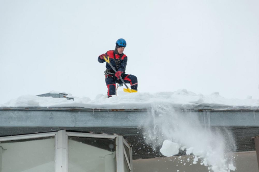 TÜV Rheinland: Belastung von Dächern hängt von Schneeart ab