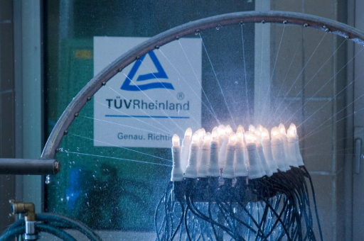 TÜV Rheinland: Weihnachtszeit - Gefährliche Zeit