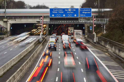 Tunneldurchfahrt: Bei Stau und Panne Ruhe bewahren