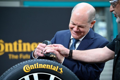 „Bundeskanzler Olaf Scholz zu Besuch bei Continental“