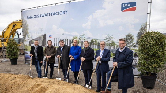 Von 20 auf 40: Spatenstich zum Baubeginn der SMA GIGAWATT-FACTORY