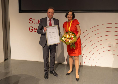 Hochschule Pforzheim verleiht Verdienstmedaille an Professorin Dr. Christa Wehner