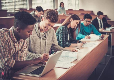 Präsidentin für etablierte Hochschule gesucht – Kontrast Personalberatung GmbH unterstützt bei der Besetzung von Leitungsposition im Bildungssektor