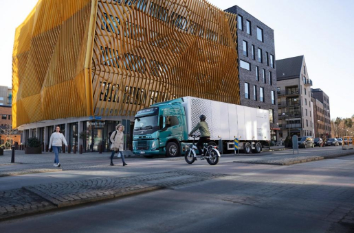 Volvo Group bringt weltweit erste Sicherheits-App für Elektro-Lkw mit AR-Technologie auf den Markt