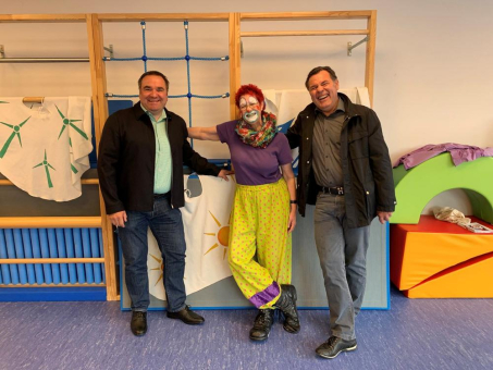 Umweltclownin besucht Kindergarten in Burgoberbach