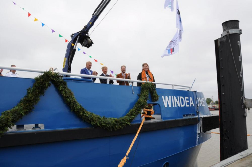 Ems Maritime Offshore tauft ersten Hybrid-Windpark-Service-Vessel in Emden