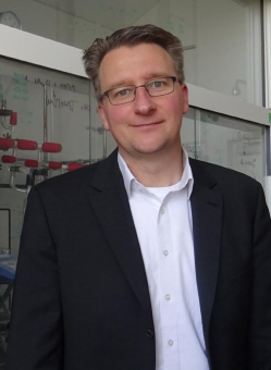 Sebastian Hasenstab-Riedel erhält neuen Preis für molekulare Chemie der Hauptgruppenelemente