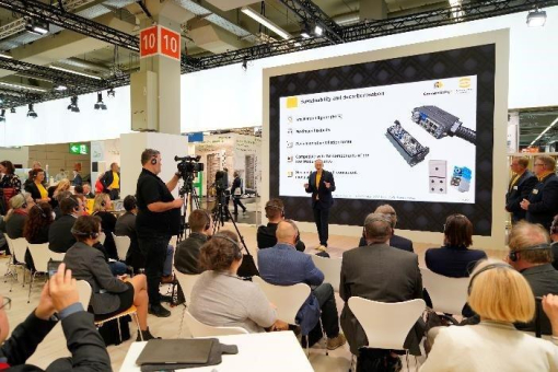 HARTING präsentiert nachhaltige und smarte Connectivity+ Lösungen