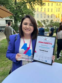 cekaso-Chefin Fatime Cetinkaya gewinnt "4x4 unter 40" - Award für Mut zu Technologie