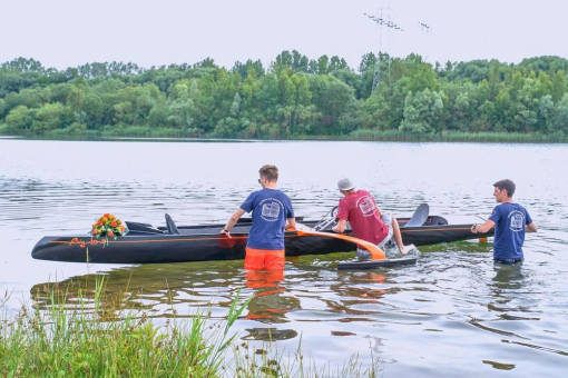 Erfolgreiche Taufe der „Reignbow“: HSB-Studierende feiern Test eines neuen Tretboot-Prototyps