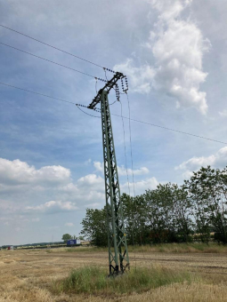 LKW verursacht Störung auf Stromleitung bei Neustadt-Glewe