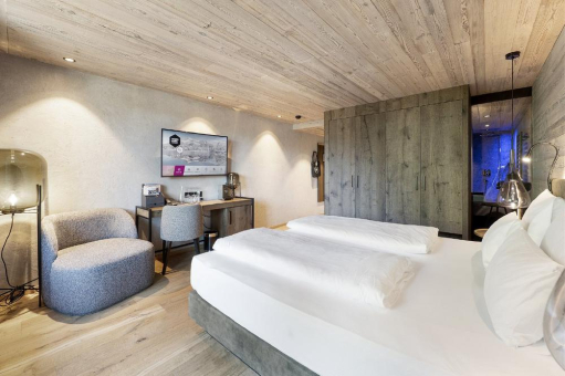 Alpenhotel Kitzbühel taucht mit Peakmedia in die smarte Kommunikationswelt ein