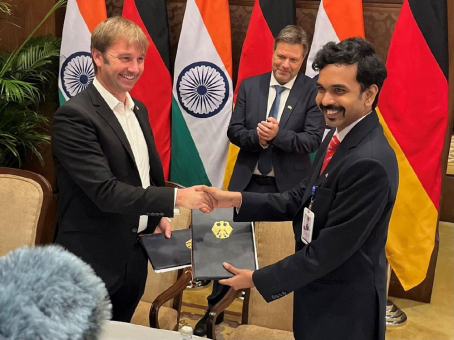 Next2Sun stärkt internationales Wachstum durch Kooperationen mit Wattkraft Industries Pvt. Ltd., Khare Energy Pvt. Ltd. und National Solar Energy Federation of India (NSEFI) während Delegationsreise in Indien