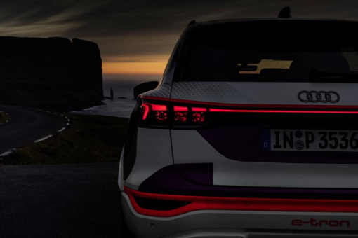 Intelligent und lebendig: der Audi Q6 e-tron mit digitaler OLED-Technologie der 2. Generation