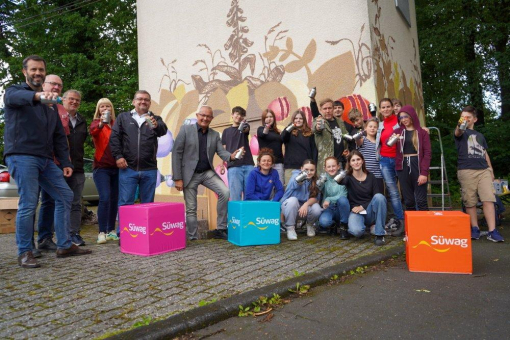 Bunte Bienen in Asbach: Schüler gestalten Trafostation
