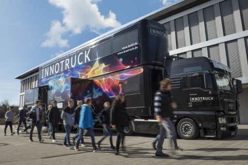 Tour-Stopp am Caspar-Vischer-Gymnasium in Kulmbach: Der InnoTruck zeigt Technik und Ideen für morgen