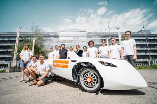 Gebrüder Weiss transportiert visionäres Solarmobil "Down Under"
